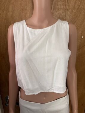 Petal & Pup White Sleeveless Cropped Tank